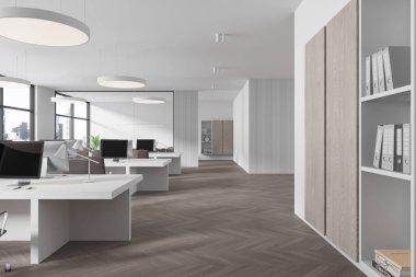 Beyaz ve cam duvarları, ahşap zemini, sandalyeli devasa beyaz bilgisayar masası ve arka planında cam duvar olan konferans odası. 3d oluşturma