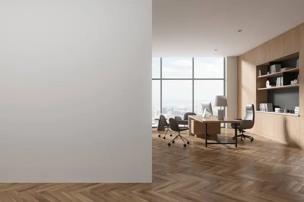 デスク アームチェア デコレーション付きのコンピュータ付きの居心地の良いオフィスルームインテリア ニューヨークの高層ビルのパノラマ窓 空の壁のパーティションをモックアップします 3Dレンダリング — ストック写真