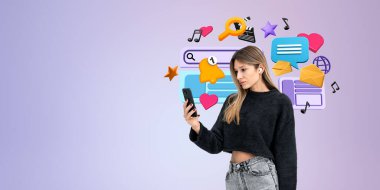 Ciddi genç bir kadın mobil video konferansı yapıyor, telefona bakıyor. Kopya alanı arka planında renkli karikatür sosyal medya ve internet simgeleri. Çevrimiçi ağ kavramı