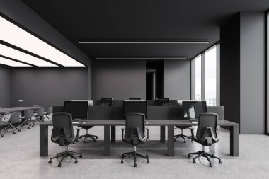 Koyu gri duvarları, beton zemini, gri sandalyeli sıra dizilmiş bilgisayar masaları ve yanında uzun masa olan konferans odası. 3d oluşturma