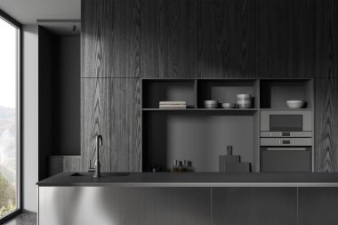 Bar adası, lavabo ve fırını olan karanlık minimalist ev mutfağı. Tabaklar ve mutfak gereçleri ile döşenmiş duvar rafları, panoramik pencereli modern bir dairede yemek pişirme alanı. 3B görüntüleme