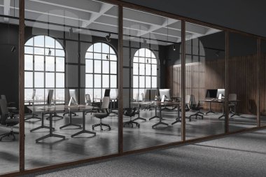 Sıraya dizilmiş koltuklar ve bilgisayarlarla birlikte çalışan koyu cam iç görünüş. Mobilyaları, teknolojisi ve gökdelenler üzerinde kemerli panoramik penceresi olan kapalı çalışma alanı. 3B görüntüleme