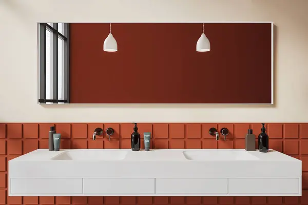 Luxe Tegel Badkamer Interieur Met Dubbele Wastafel Spiegel Witte Ijdelheid — Stockfoto