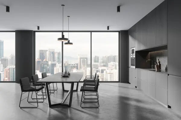 Interior Cozinha Casa Escura Com Mesa Jantar Assentos Armário Com — Fotografia de Stock