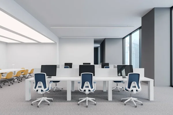 现代开放空间办公室的内部 有白色和灰色的墙壁 铺了地毯的地板 一排有蓝色椅子的白色电脑桌和旁边有长桌的会议室 3D渲染 — 图库照片