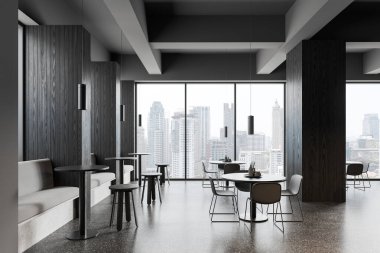 Gri ve koyu ahşap duvarları, beton zemini, rahat yuvarlak masaları, yanında sandalyeler ve büyük pencereleri olan şık bir restoranın içi. 3d oluşturma