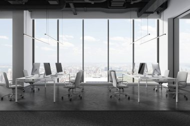 Karanlık ofisin içinde bilgisayarlar, ortak masa, yerde halı. Mobilyaları ve masaüstü olan şık bir iş yeri, New York manzaralı panoramik bir pencere. 3B görüntüleme