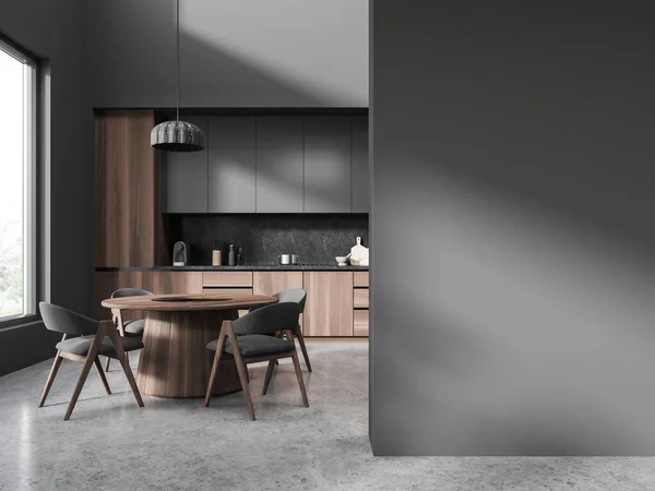 家里黑暗厨房内部有餐桌和椅子 灰色混凝土地板 有橱柜和热带地区全景窗户的烹饪室 模拟复制空间墙壁分区 3D渲染 — 图库照片