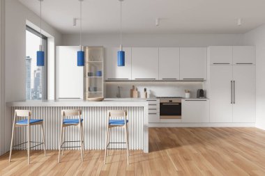 Beyaz ev mutfağı, bar adası, sıralı tabure, lüks yemek dolabı ve ahşap zeminde buzdolabı. Gökdelenlerin panoramik penceresi. 3B görüntüleme
