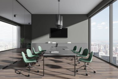 İçi karanlık cam toplantı masası, sandalyeler, masa, çekmece ve duvarda TV ekranı. New York gökdelenlerinde panoramik pencereli iş konferansı alanı. 3B görüntüleme