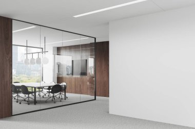 Konforlu ahşap cam konferans, içinde sandalyeler ve masa, duvarda yan görüş TV ekranı. Minimalist konferans köşesi ve gökdelenlerin panoramik penceresi. Boşluk duvarını kopyala. 3B görüntüleme