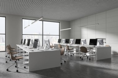 Ofisin içinde sandalyeler ve bilgisayar masaüstü, yan görüş gri beton zemin. Minimalist ortak çalışma köşesi ve Singapur gökdelenlerinin panoramik penceresi. 3B görüntüleme