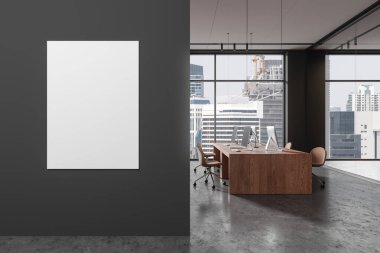 Gri duvarları, beton zemini, sandalyeli ve pencereli sıralı devasa bilgisayar masaları olan şık bir açık uzay ofisi. Solda dikey maket posteri var. 3d oluşturma