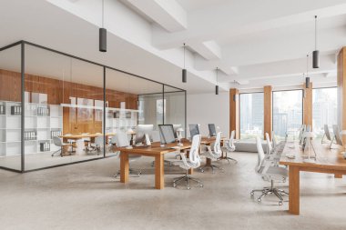 Beyaz rahat ofis içi, iş yeri ve cam konferans köşesi, yan görüş monitörleri ve sıra sıra sandalyeler. New York gökdelenlerinin panoramik penceresi. 3B görüntüleme