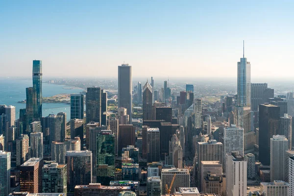 Chicago Şehir Manzarası Açık Mavi Gökyüzü Altında Ofis Binaları Manzarası — Stok fotoğraf