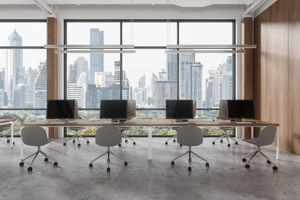 Elegante Interior Coworking Com Cadeiras Desktop Linha Piso Concreto Cinza — Fotografia de Stock
