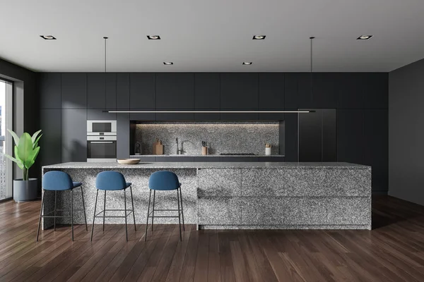 有灰色墙壁 木制地板 舒适的灰色橱柜和橱柜的时尚厨房的内部 内置烤箱和冰箱 舒适的岛屿与凳子 3D渲染 — 图库照片