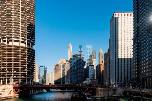 Chicago River Office Buildings Drapacze Chmur Dearborn Street Bridge Słoneczny — Zdjęcie stockowe