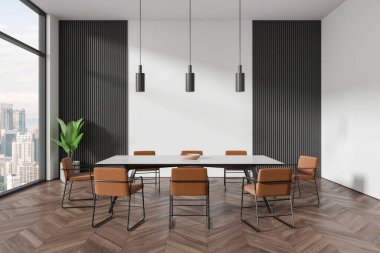 Beyaz ve gri duvarlı modern yemek odasının içi, ahşap zemin ve şehir manzaralı pencerenin yanında duran turuncu sandalyeli uzun beyaz yemek masası. 3d oluşturma