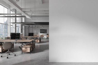 Çalışma ve cam konferans odası, masa üzerinde bilgisayar masaüstü ve sıra sıra dizilmiş koltukları olan modern ofis içi. Bangkok gökdelenlerinin panoramik penceresi. Kopya uzay duvarı. 3B görüntüleme