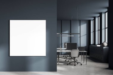 Gri duvarları, beton zemini, sandalyeli sıralı bilgisayar masaları ve kare şeklindeki posterleri olan şık bir açık uzay ofisi. 3d oluşturma