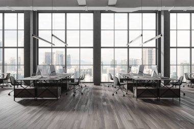 Bilgisayarlı karanlık ofis içi ve ortak masa, ahşap zemin. Kuala Lumpur gökdelenlerinde panoramik pencereli bir çalışma alanı. 3B görüntüleme