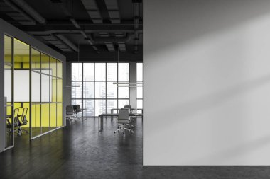 Ofisin içinde sandalyeler ve masa, gri beton zemin. Konferans ve ortak çalışma alanı, gökdelenlerin panoramik penceresi. Uzay duvarını kopyala. 3B görüntüleme