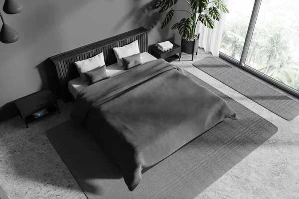 Draufsicht Auf Das Dunkle Hotelschlafzimmer Mit Bett Und Teppich Auf — Stockfoto