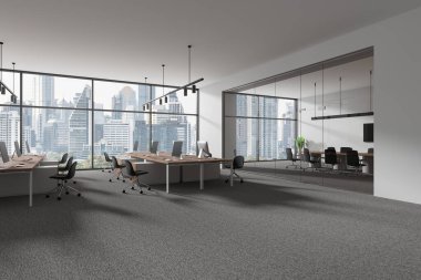 Ofis içi çalışma alanı, yan görüş bilgisayarları sırada. Panoramik pencereli, panoramik pencereli Bangkok gökdelenli cam toplantı odası. 3B görüntüleme