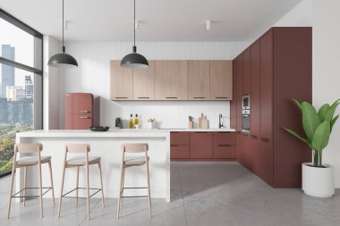 Bar adası, sandalyeler, yemek dolabı ve mobilya ve bitki dolu modern yemek alanı olan kırmızı ev mutfağı. Bangkok gökdelenlerinin panoramik penceresi. 3B görüntüleme