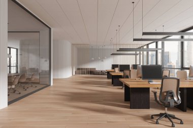 Birlikte çalışma ve cam konferans odası, bilgisayar, masa ve koltukları olan şık bir iç mekan. Kuala Lumpur 'da bölmeli ve panoramik pencereli bir salon. 3B görüntüleme