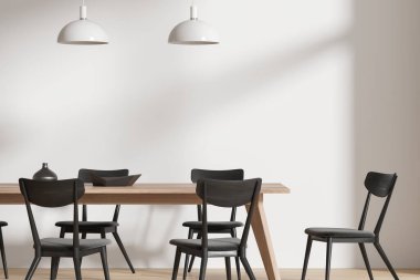 Minimalist yemek odasının içinde beyaz duvarlar, ahşap zemin ve siyah sandalyeli uzun ahşap yemek masası. 3d oluşturma