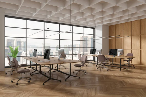 Eckansicht Des Coworking Interieurs Mit Stühlen Und Desktop Tisch Reihe — Stockfoto
