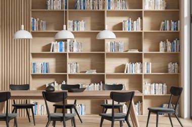 Beyaz duvarları, ahşap zemini, siyah sandalyeli uzun yemek masası ve ahşap kitaplığı olan şık bir yemek odası. 3d oluşturma