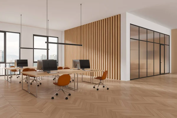 Interieur Des Stilvollen Großraumbüros Mit Weißen Und Hölzernen Wänden Holzboden — Stockfoto