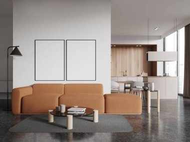 Beyaz ve ahşap duvarları, beton zemini, rahat beyaz dolapları, yemek masası ve sehpanın yanında duran rahat turuncu kanepesi olan modern mutfağın içi. İki tane poster. 3d oluşturma
