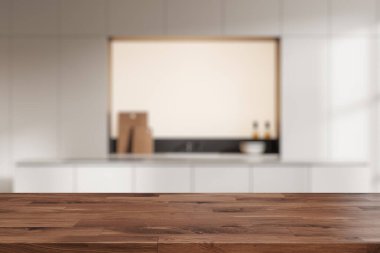 Siyah ahşap ürün masası beyaz duvarlı ve beyaz tezgahlı modern bulanık mutfakta duruyor. 3d oluşturma