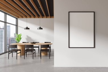 Beyaz duvarları, beton zemini, siyah sandalyeli uzun yemek masası ve dikey maket posterli modern yemek odasının içi. 3d oluşturma
