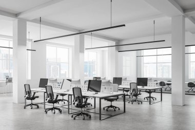 Koltuklar ve pc masaüstü ile birlikte çalışma iç görünümü, bölücüyle paylaşılan masa. Kuala Lumpur gökdelenlerinde teknoloji ve panoramik pencereli bir ofis. 3B görüntüleme