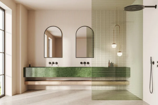 Eleganckie Wnętrze Łazienki Hotelowej Podwójnym Umywalką Prysznicem Szklana Przegroda Stylowa — Zdjęcie stockowe