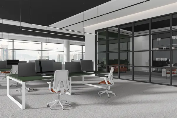 办公室内部的角落视图 桌子和椅子上的Pc台面 侧视图玻璃会议室与板 吉隆坡摩天大楼的全景窗户 3D渲染 — 图库照片