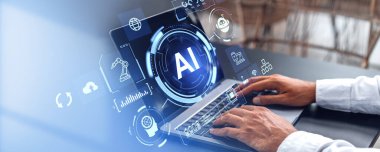 Dizüstü bilgisayarda el yazısı, yapay zeka ikonuyla sanal ekran hologramı. Fabrika simgeleri, makine öğrenme ve sohbet robotları. Yenilik, programlama ve akıllı teknoloji kontrolü kavramı