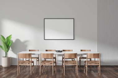 Beyaz duvarları, ahşap zemini, ahşap sandalyeli uzun yemek masası ve yatay poster çerçeveli şık bir yemek odası. 3d oluşturma