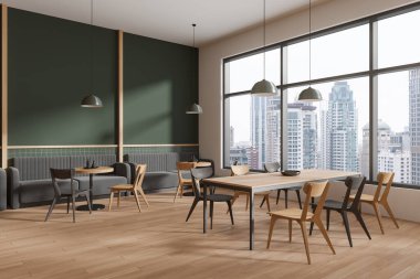 Kafenin içi, ahşap sandalyeler ve ahşap zeminli masalarla dolu. Bangkok gökdelenlerinde kanepesi ve panoramik penceresi olan yeşil kafe. 3B görüntüleme