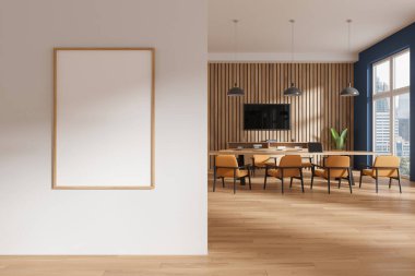 Ahşap ofis içi masa ve koltuklar, toplantı odası ve televizyon ekranı. Bangkok gökdelenlerindeki panoramik pencere ve tuval posterleri. 3B görüntüleme