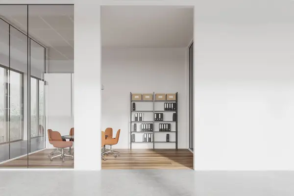 Interior Moderno Sala Negócios Com Cadeiras Mesa Reunião Piso Madeira — Fotografia de Stock