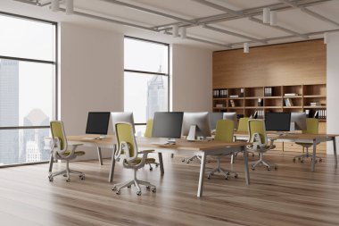 Ortak masadaki bilgisayar ve ahşap zemindeki ofis içi bilgisayar ortak görüşü. Raflı şık bir iş yeri, Bangkok gökdelenlerinde panoramik pencere. 3B görüntüleme