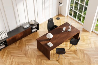 Ahşap masada bilgisayar ve ahşap zeminde sandalyeler olan CEO 'nun iç görüntüsü. Zarif minimalist danışma alanı ve büfesi. Tropik bölgelerde panoramik pencere. 3B görüntüleme