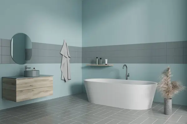 Hjørne Udsigt Blå Hotel Badeværelse Interiør Med Badekar Vask Forfængelighed - Stock-foto