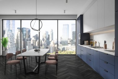 Yemek masası, sandalyeler ve New York gökdelenlerinin panoramik penceresi olan şık bir ev mutfağı. Beyaz ve mavi dolaplı yemek pişirme ve yeme alanı. 3B görüntüleme